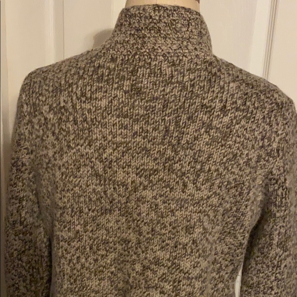 2 button Sweater - Picture 6 of 12